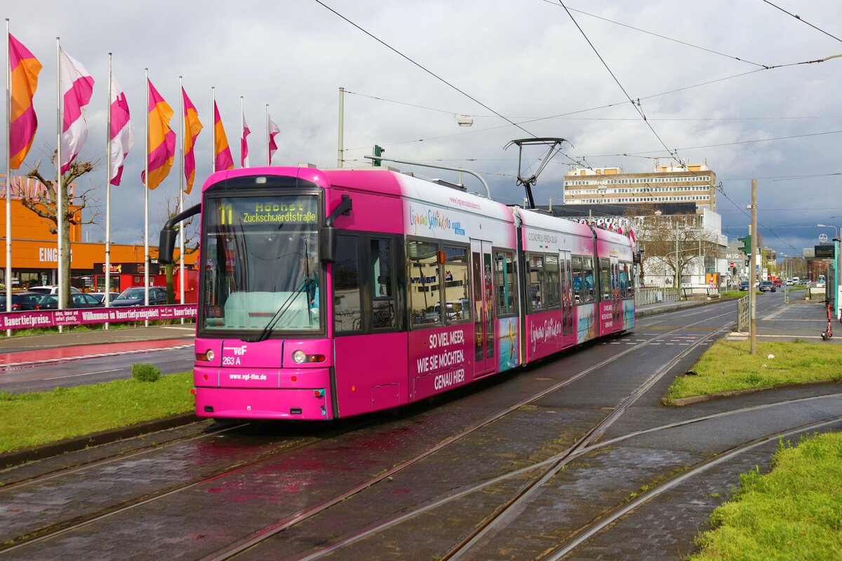 VGF Bombardier Flexity Classic S Wagen 263 am 01.04.23 auf der Linie 11 in Frankfurt am Main