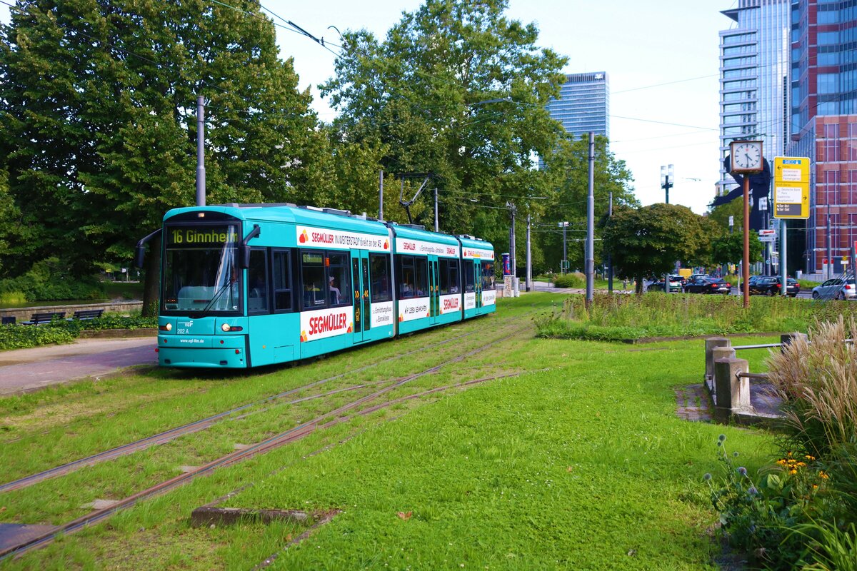 VGF Bombardier Flexity Classic S Wagen 202 am 02.09.23 an der Messe Frankfurt am Main