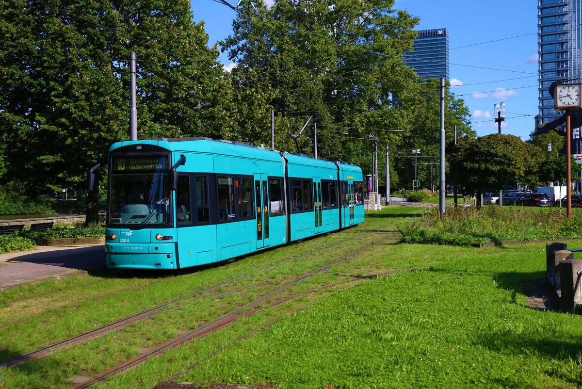 VGF Bombardier Flexity Classic S Wagen 230 am 02.09.23 an der Messe Frankfurt am Main