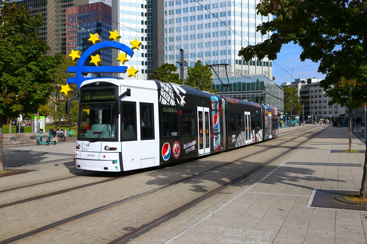 VGF Bombardier Flexity Classic S Wagen 225 am 07.10.23 in Frankfurt am Main