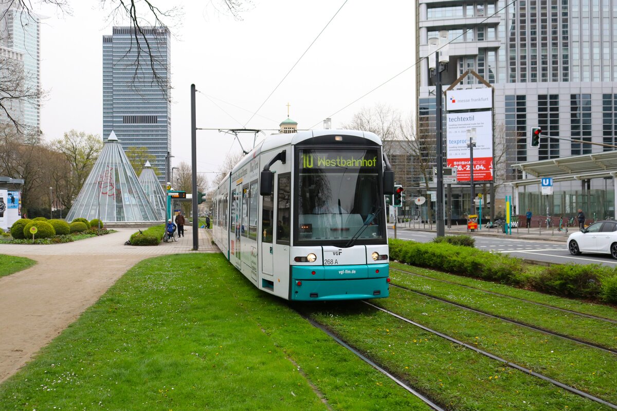 VGF Bombardier Flexity Classic S Wagen 268 am 30.03.24 in Frankfurt am Main Messe als Sonderlinie 10