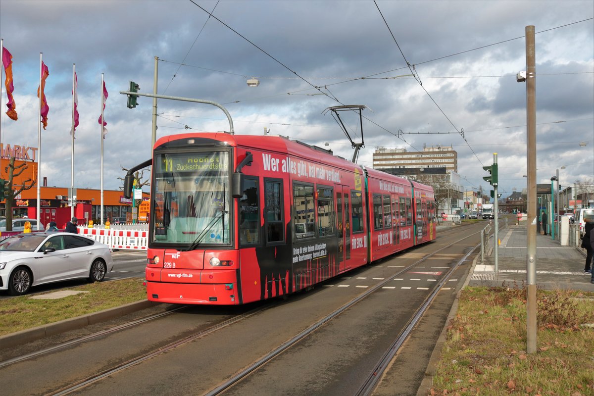 VGF Bombardier Flexity Classic S-Wagen 229 am 13.03.21 in Frankfurt am Main