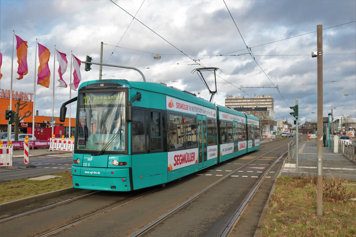 VGF Bombardier Flexity Classic S-Wagen 232 am 13.03.21 in Frankfurt am Main