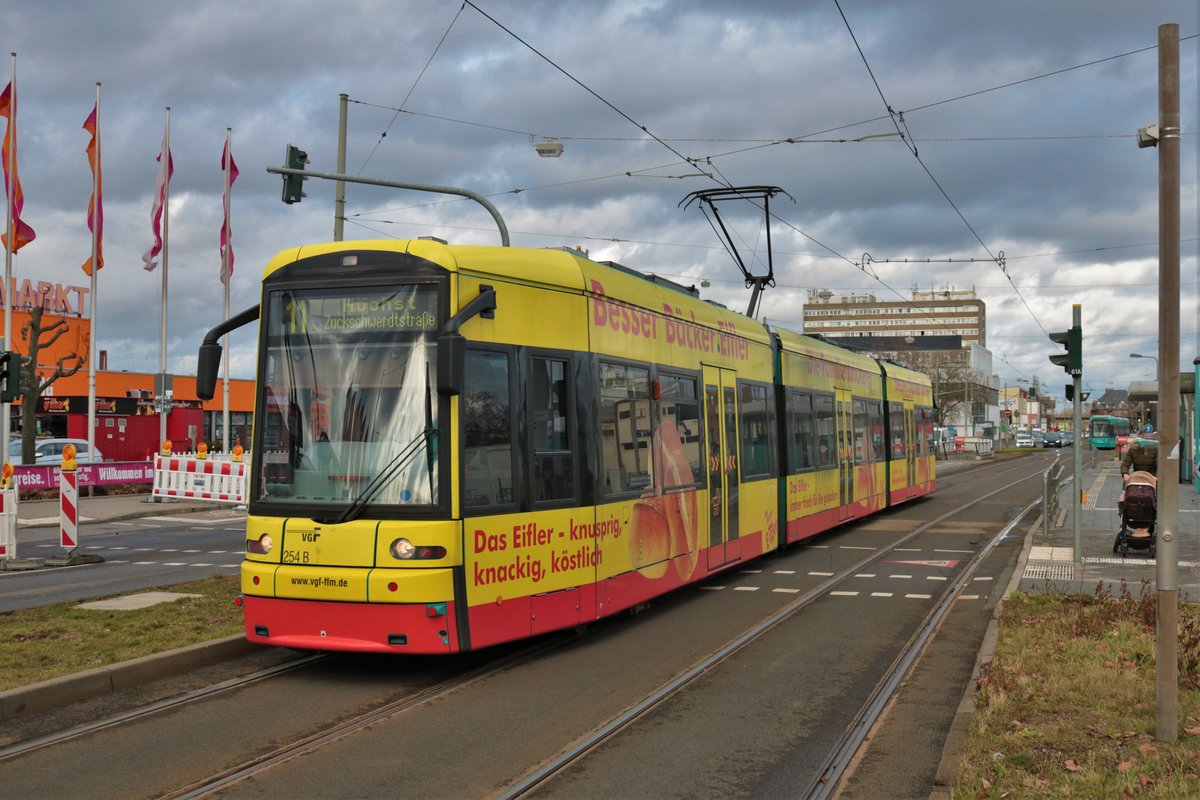 VGF Bombardier Flexity Classic S-Wagen 254 am 13.03.21 in Frankfurt am Main