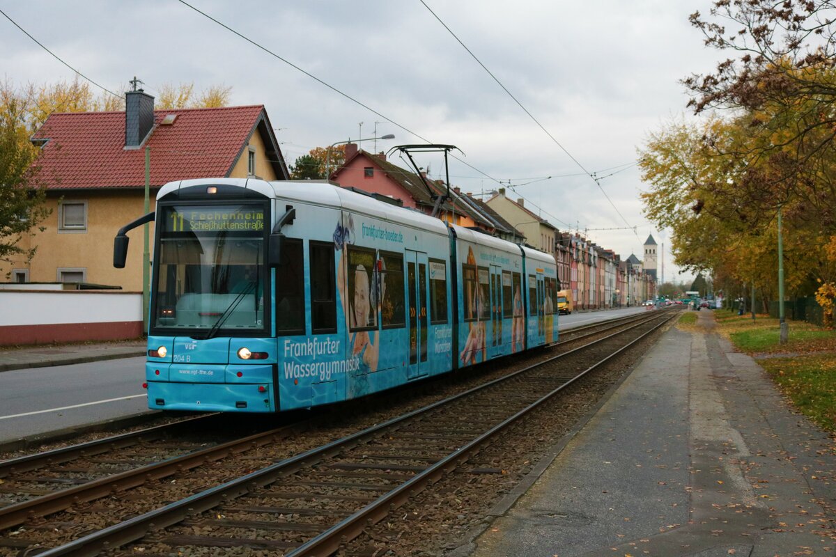 VGF Bombardier Flexity Classic S-Wagen 204 am 05.11.21 in Frankfurt am Main Nied