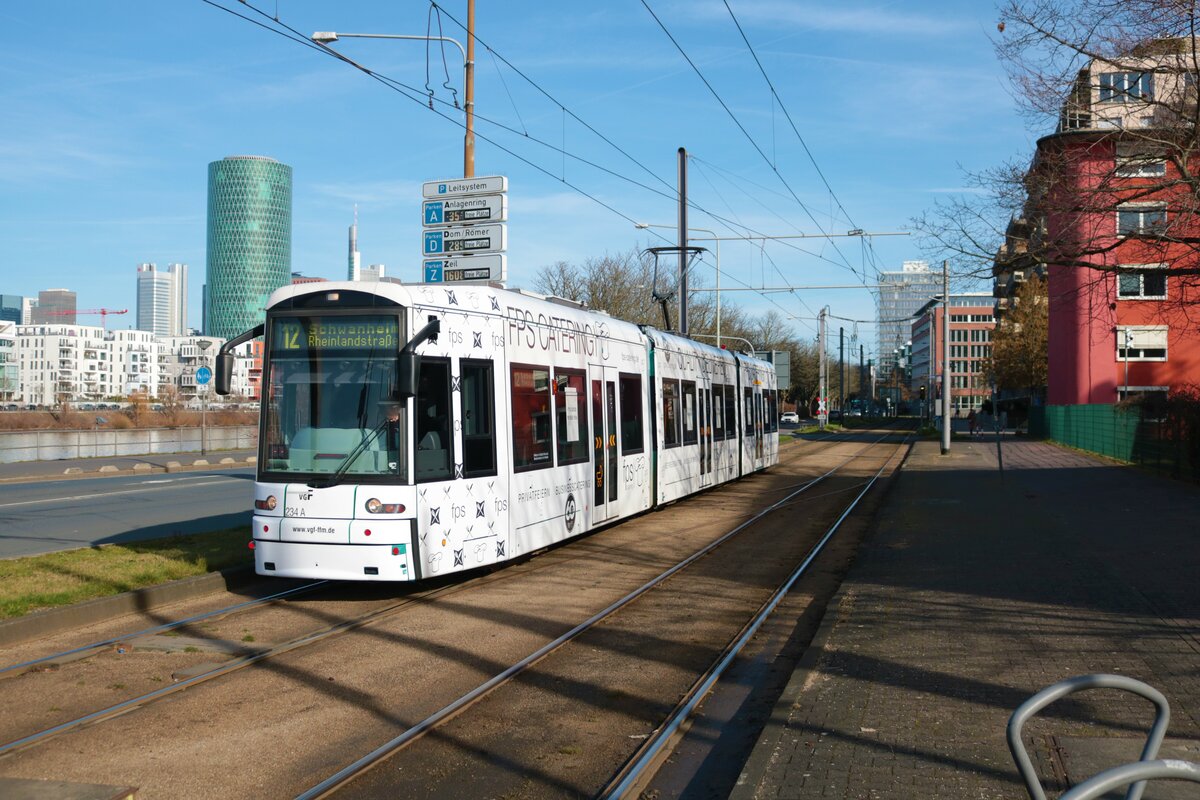 VGF Bombardier Flexity Classic S-Wagen 234 am 12.02.22 in Frankfurt 