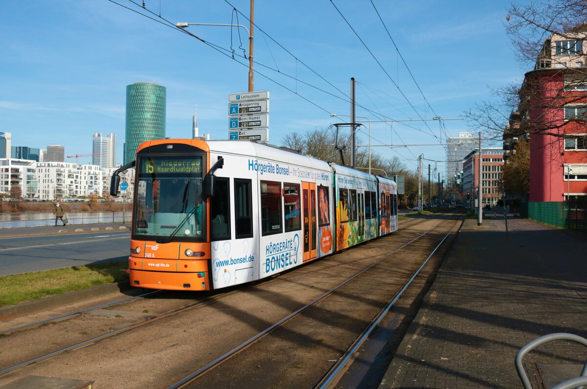 VGF Bombardier Flexity Classic S-Wagen 248 am 12.02.22 in Frankfurt