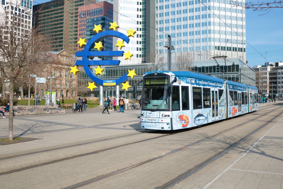 VGF Bombardier Flexity Classic S-Wagen 272 am 12.03.22 in Frankfurt
