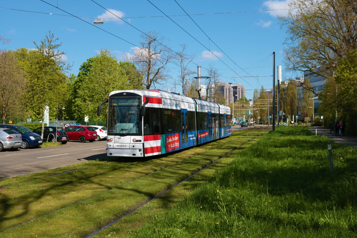 VGF Bombardier Flexity Classic S-Wagen 216 am 10.04.22 in Frankfurt