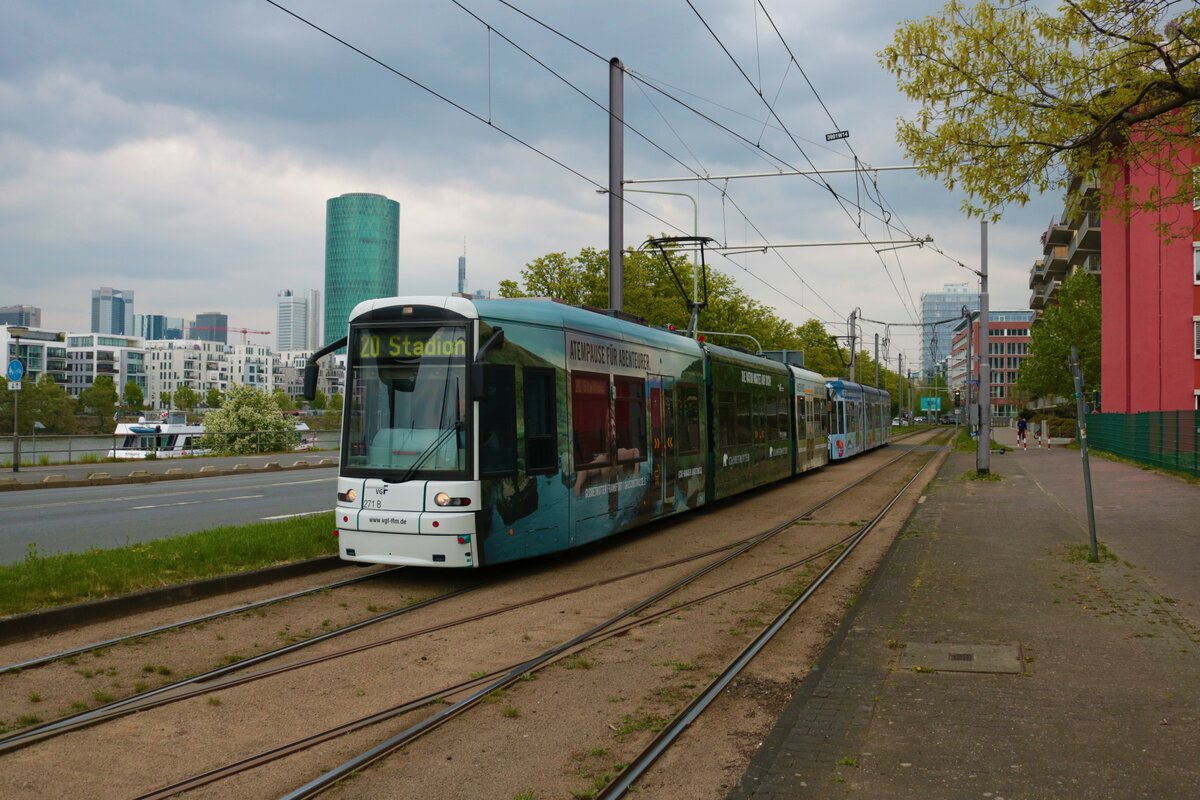 VGF Bombardier Flexity Classic S-Wagen 271+2xx als Linie 20 Stadionverkehr am 23.04.22 in Frankfurt