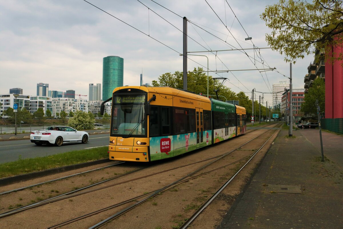 VGF Bombardier Flexity Classic S-Wagen 261 am 23.04.22 in Frankfurt