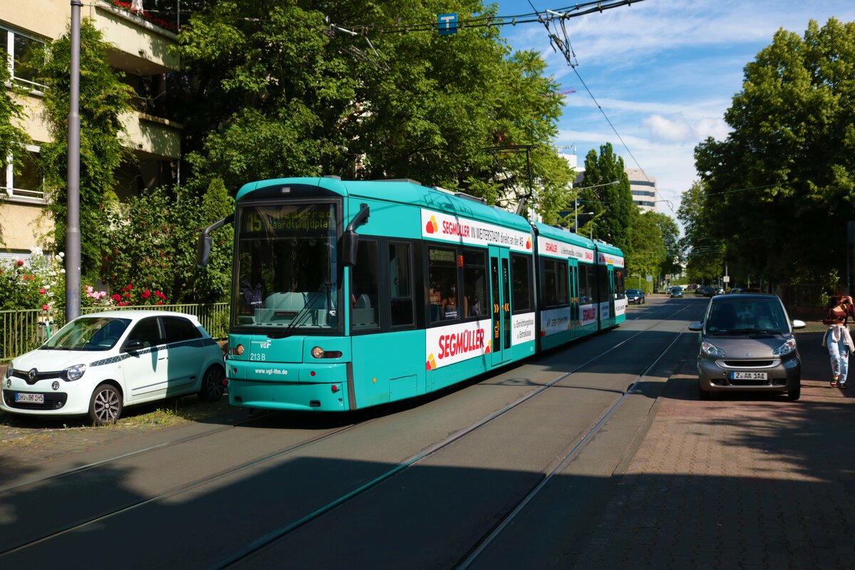 VGF Bombardier Flexity Classic S-Wagen 213 am 27.05.22 in Frankfurt