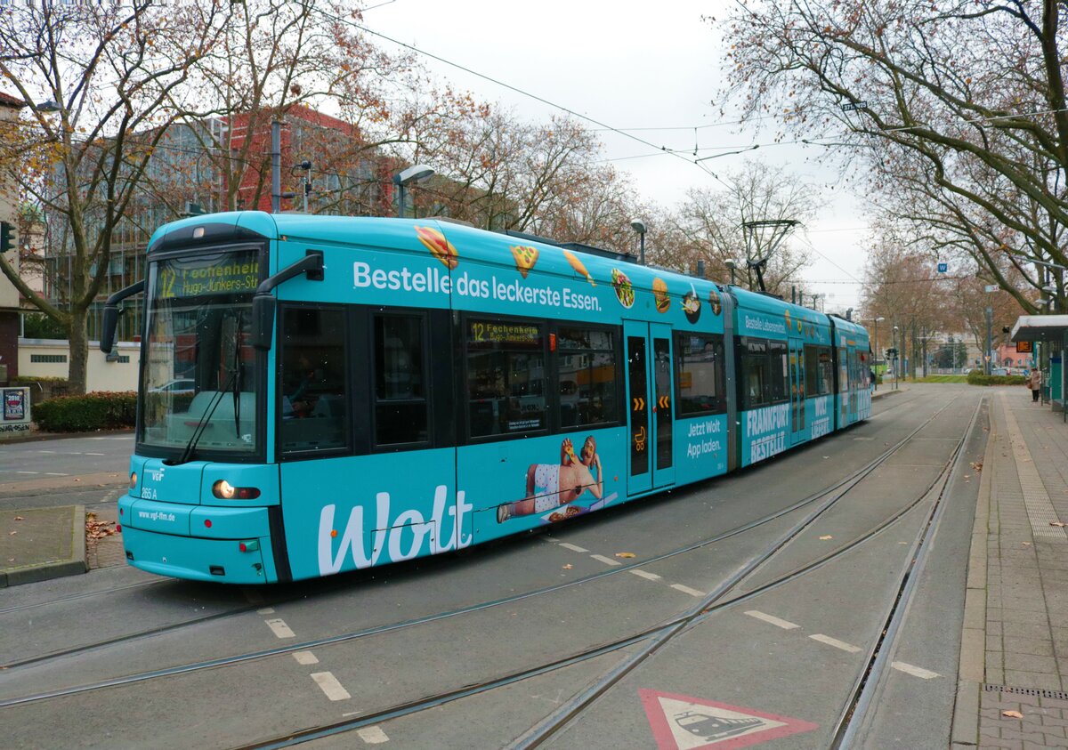 VGF Bombardier Flexity Classic S-Wagen 255 am 10.12.22 in Frankfurt am Main