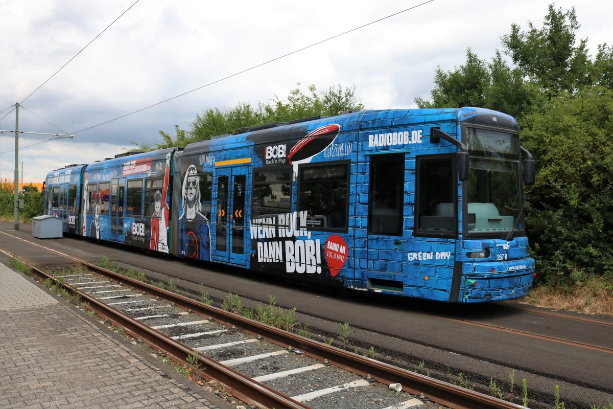 VGF Bombardier Flexity Classis S-Wagen 267 mit Radio BOB Vollwerbung am 01.06.18 in Frankfurt als Reserve Wagen für den Inselverkehr in Fechenheim 