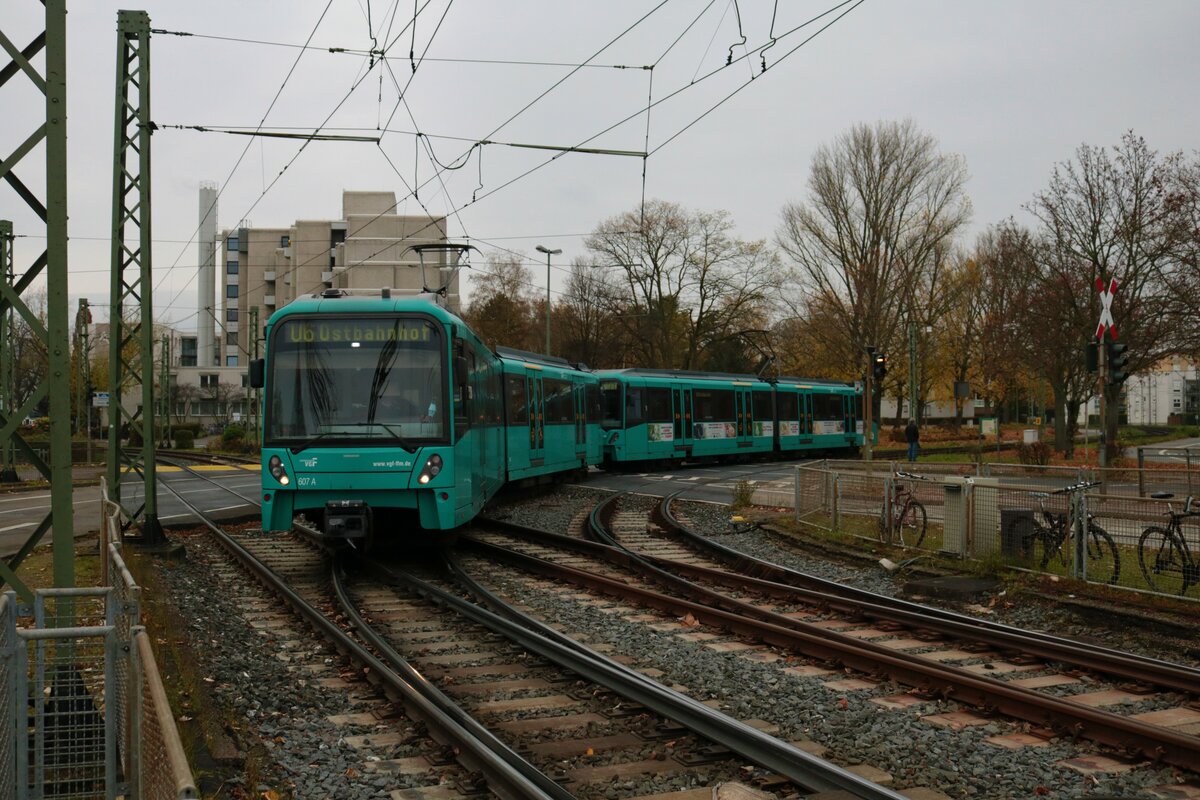 VGF Bombardier Flexity Swift U5-25 Wagen 607 am 14.11.21 in Frankfurt am Main Industriehof