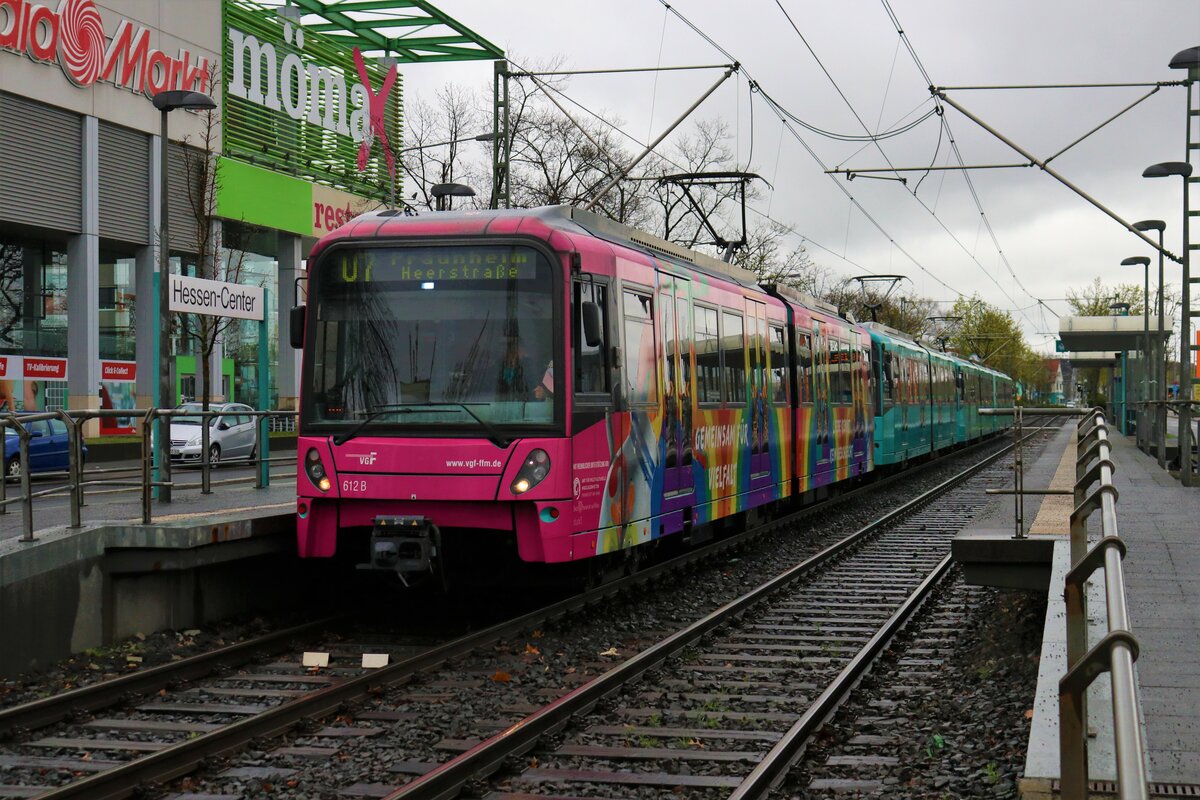 VGF Bombardier Flexity Swift U5-25 Wagen 612 am 01.04.23 auf der Linie U7 in Frankfurt am Main