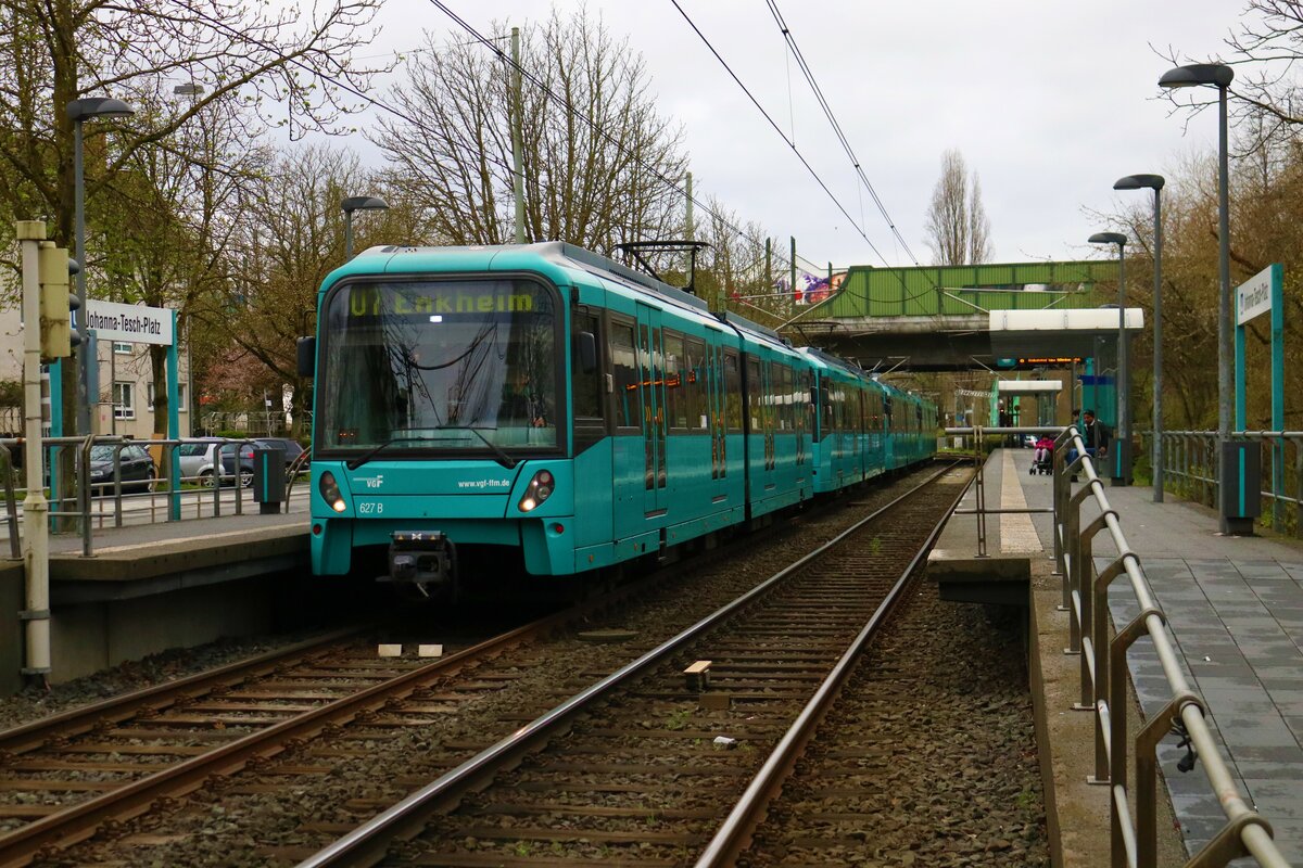 VGF Bombardier Flexity Swift U5-25 Wagen 627 am 01.04.23 auf der Linie U7 in Frankfurt am Main
