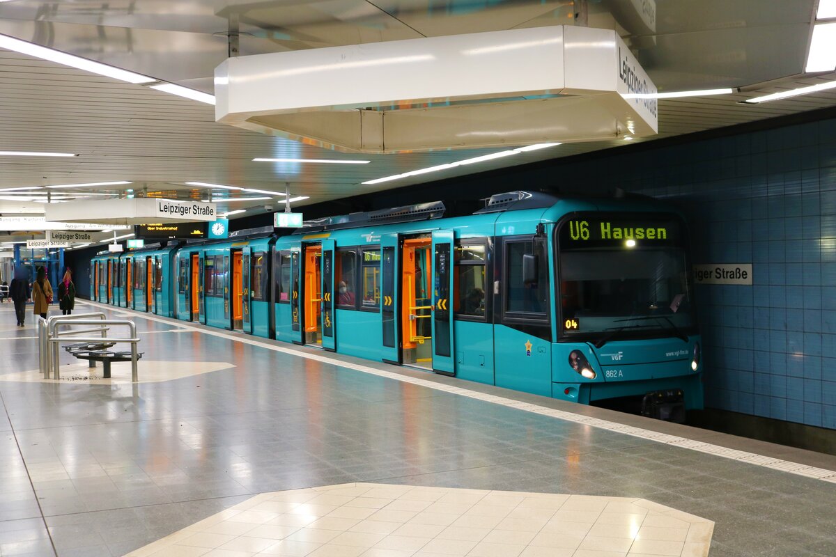 VGF Bombardier Flexity Swift U5-50 Wagen 862 am 14.11.21 in Frankfurt am Main Leipziger Straße