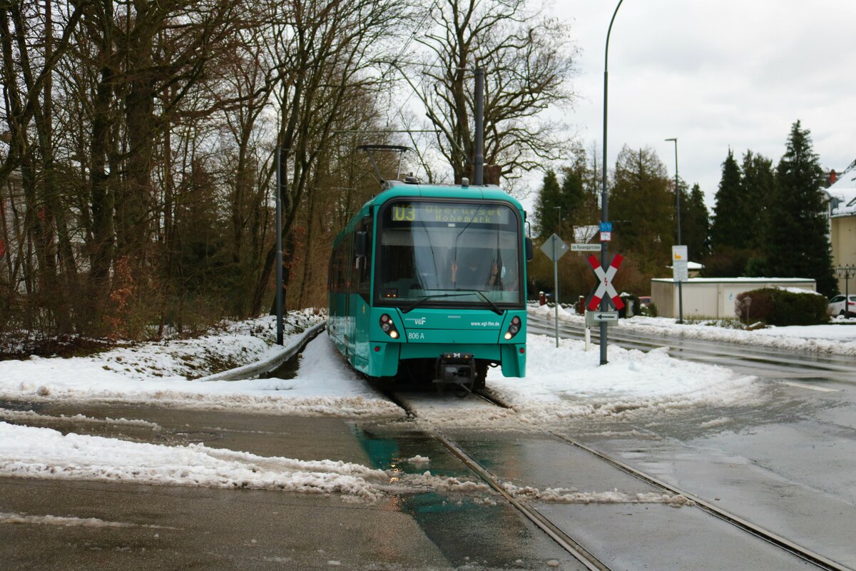 VGF Bombardier Flexity Swift U5-50 Wagen 806 am 10.01.22 in Oberursel Hohemark