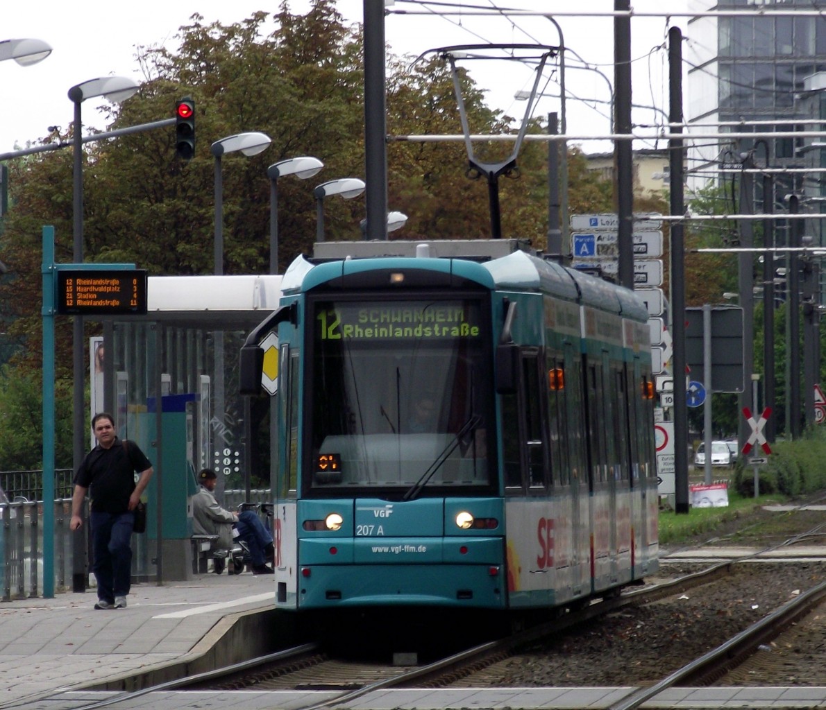 VGF Bombardier S-Wagen 207 am 08.09.13 in Frankfurt am Main Uni Klinik 