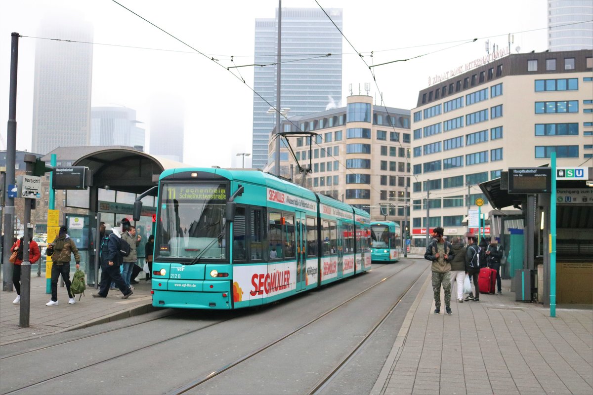 VGF Bombardier S-Wagen 212 am 27.12.18 in Frankfurt am Main Hbf 