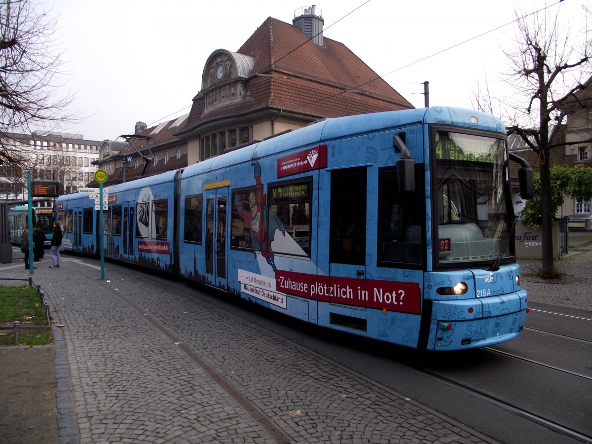 VGF Bombardier S-Wagen 219 am 27.11.13 in Frankfurt am Main Süd Bhf 