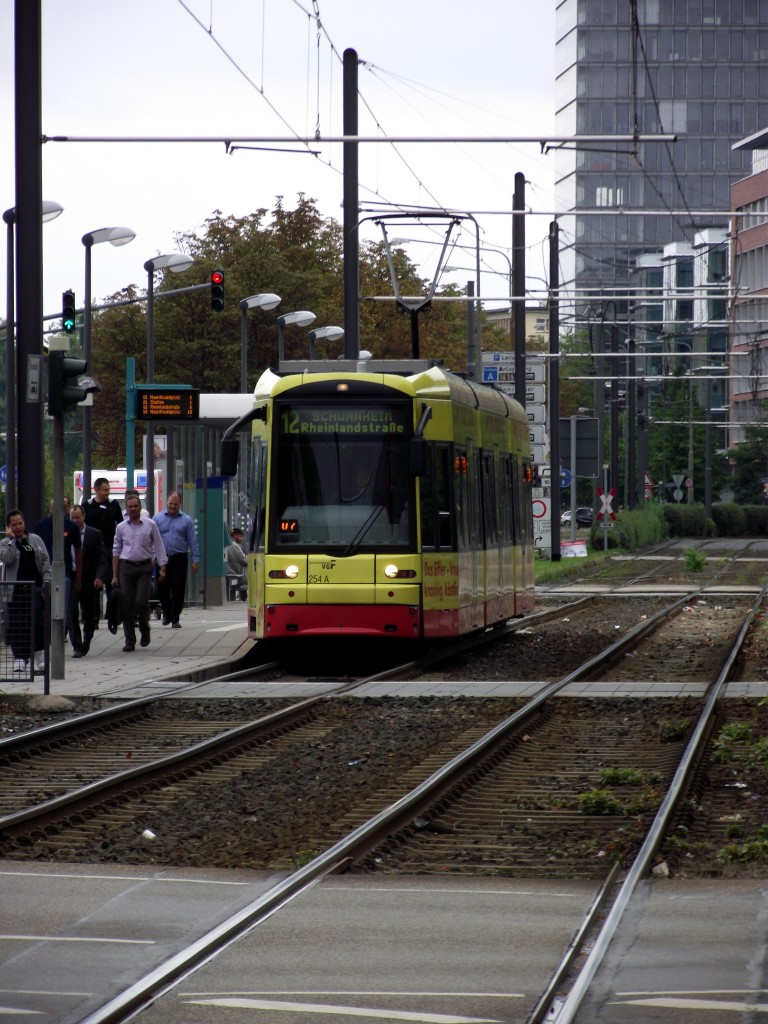 VGF Bombardier S-Wagen 254 am 08.09.13 in Frankfurt am Main Uni Klinik 