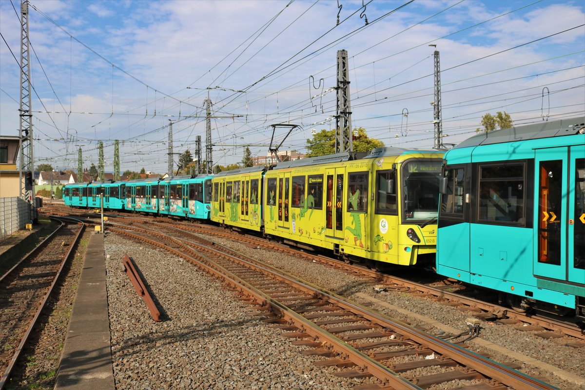 VGF Bombardier U5-25 Wagen 652 am 06.10.18 in Frankfurt Heddernheim vom Bahnsteig aus fotografiert