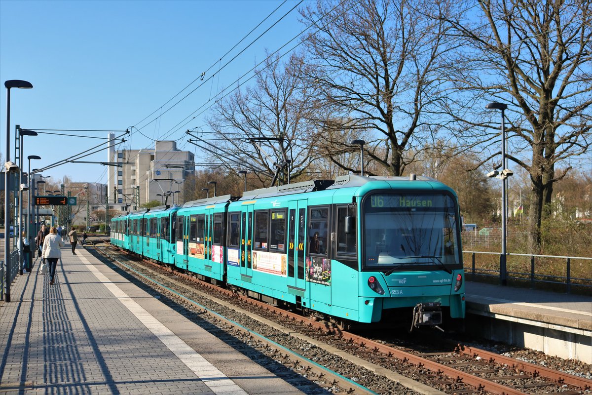 VGF Bombardier U5-25 Wagen 653 am 29.03.19 in Frankfurt Industriehof 