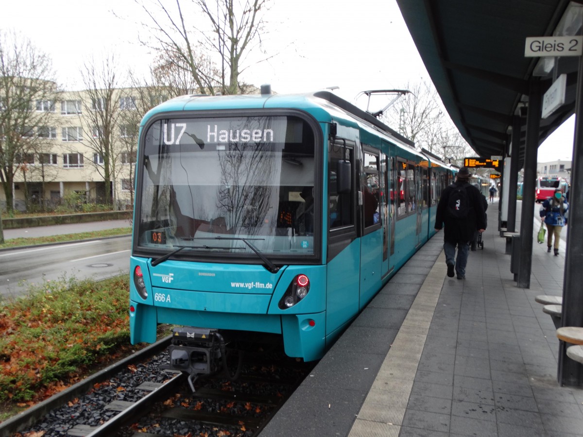 VGF Bombardier U5-25 Wagen 666 am 21.11.15 in Frankfurt am Main Enkheim 