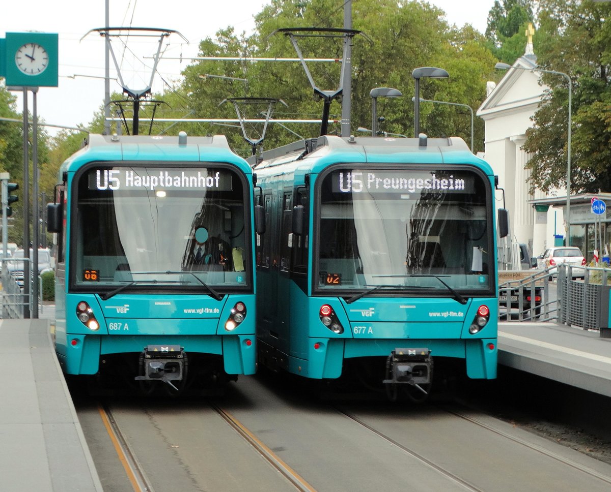 VGF Bombardier U5-25 Wagen 687 und 677 am 13.10.16 in Frankfurt Deutsche Nationalbibliothek