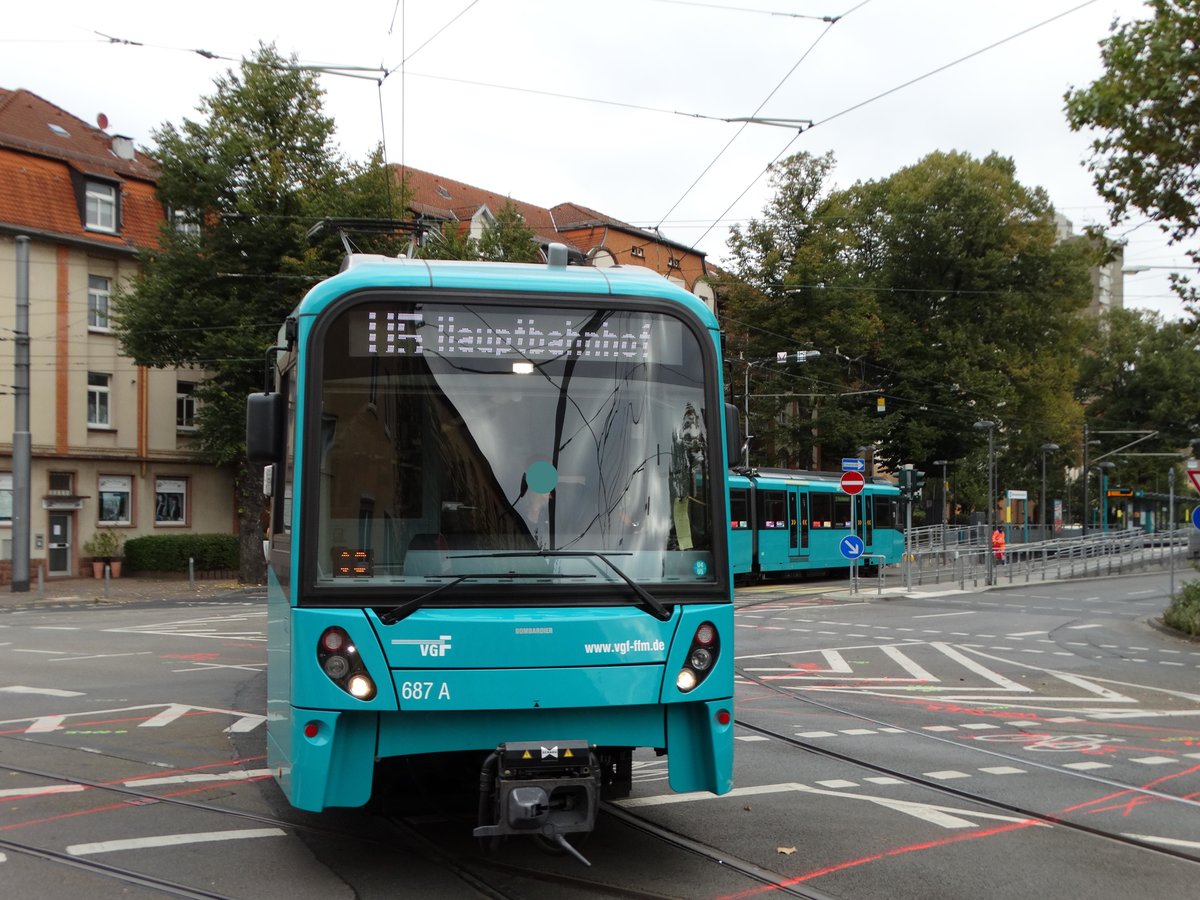 VGF Bombardier U5-25 Wagen 687 am 13.10.16 in Frankfurt Marbachweg/Souialzentrum