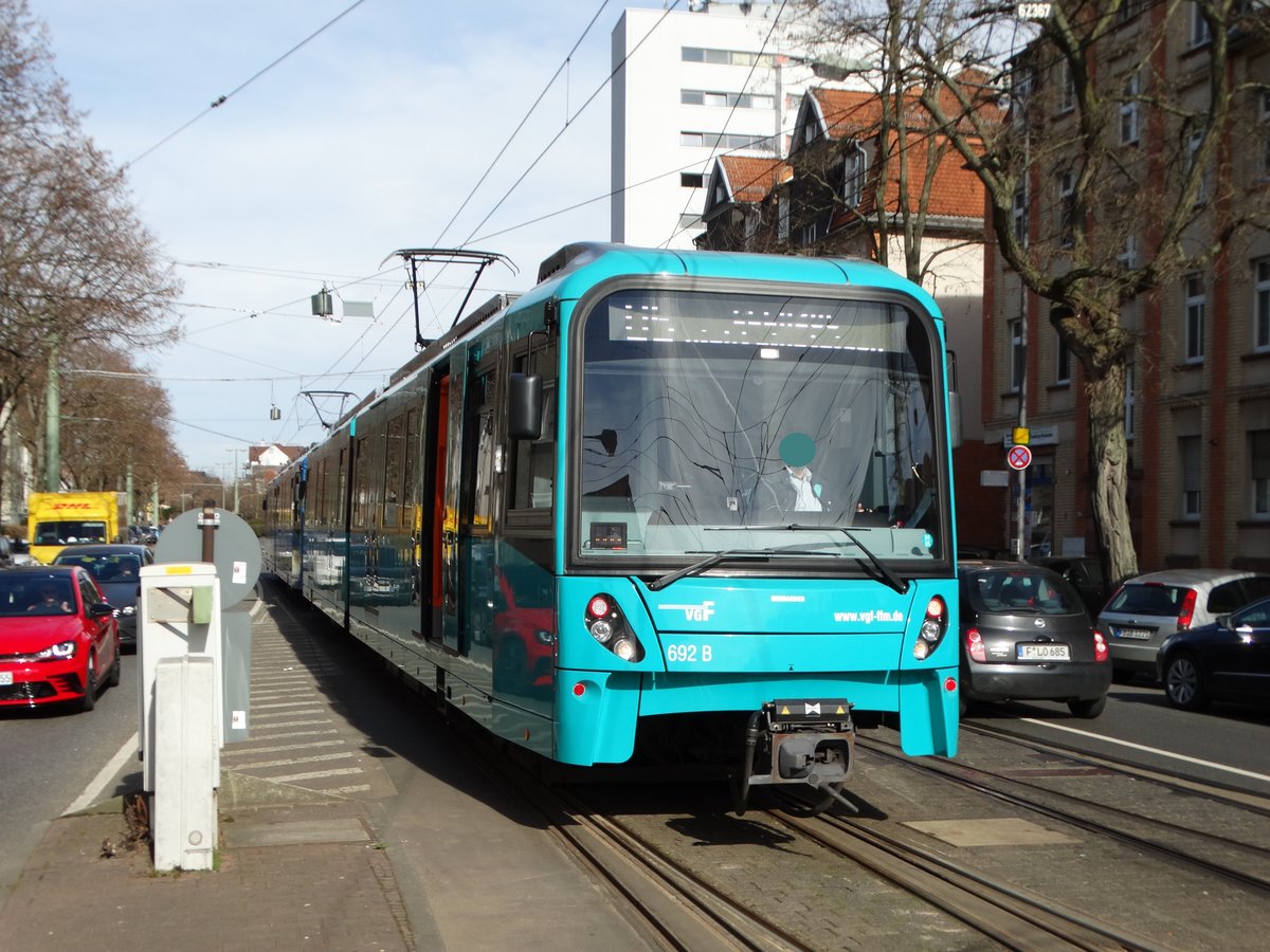 VGF Bombardier U5-25 Wagen 692 am 04.03.17 in Frankfurt am Main Eckenheim