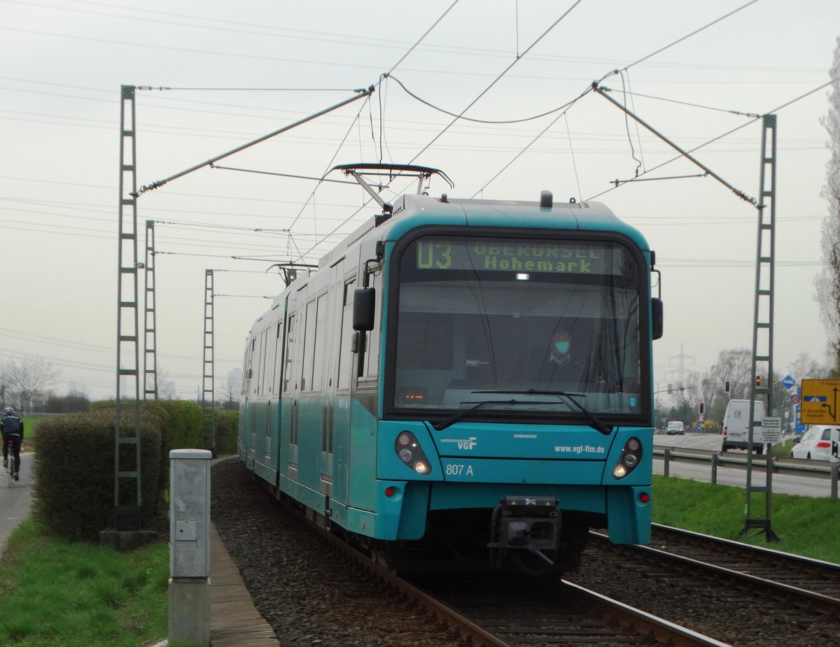VGF Bombardier U5-50 Wagen 807 am 03.04.16 bei Weißkirchen Ost