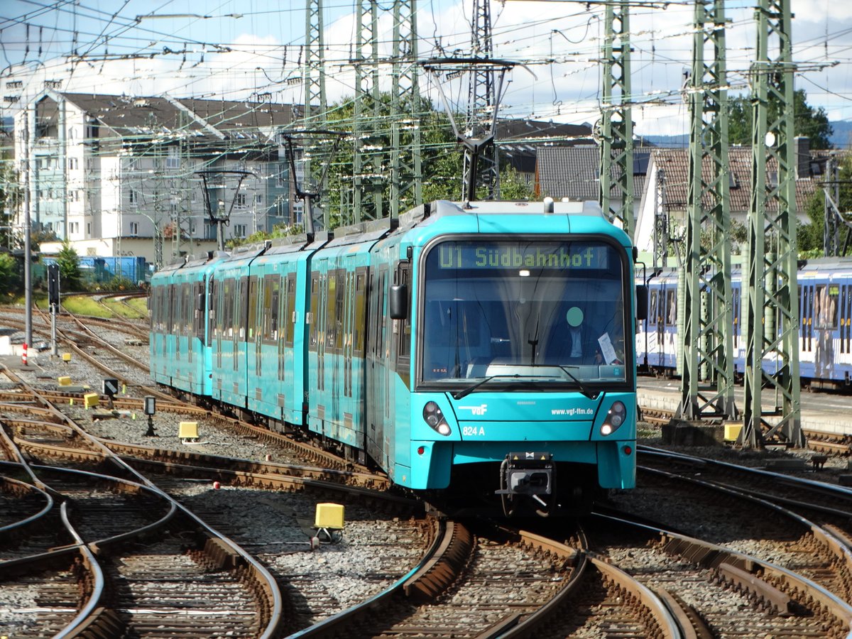 VGF Bombardier U5-50 Wagen 824 am 05.10.16 in Frankfurt Heddernheim