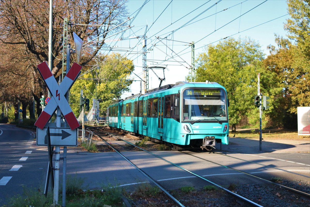 VGF Bombardier U5-50 Wagen 860 am 13.10.18 in Frankfurt Schäfflestraße 