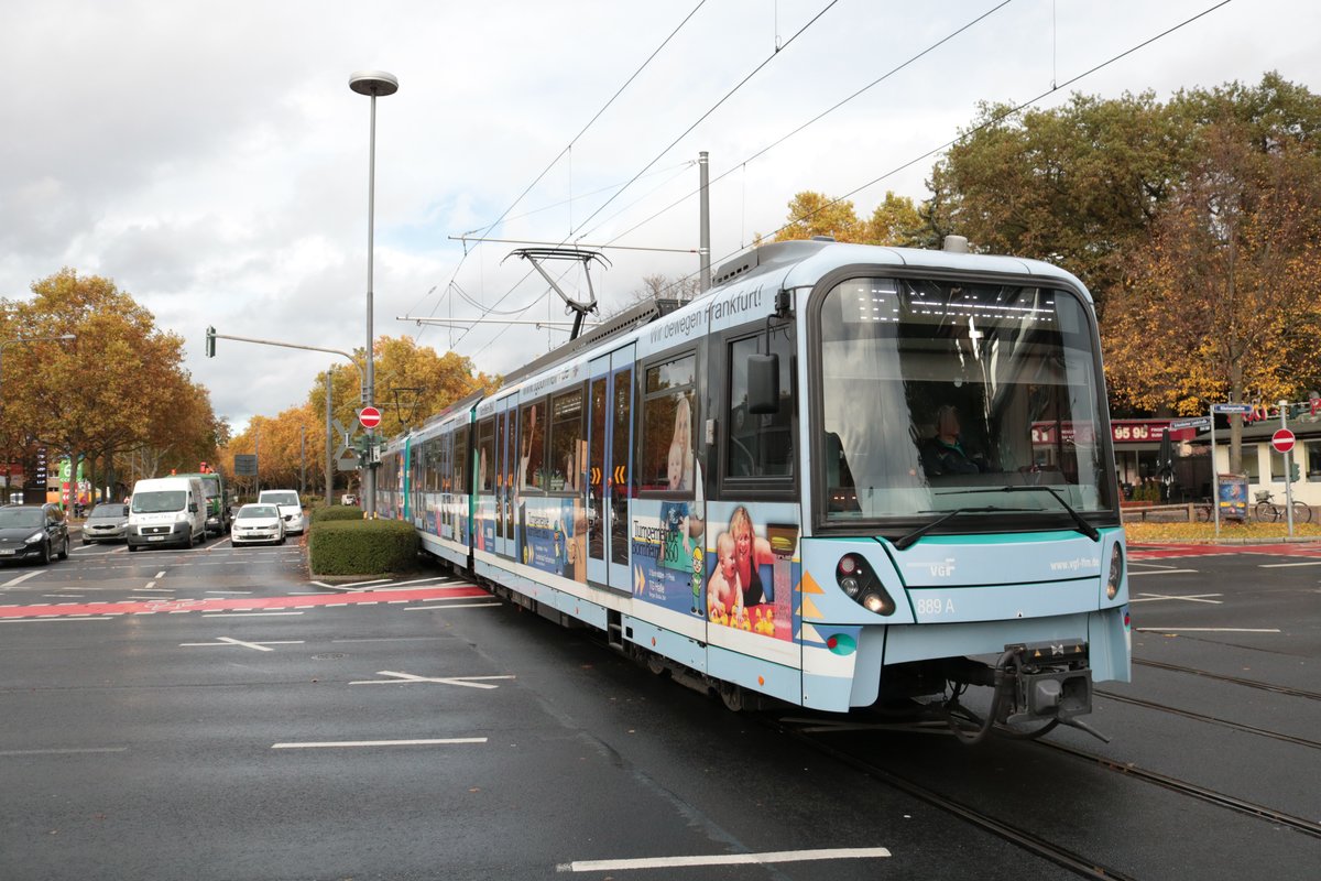 VGF Bombardier U5-50 Wagen 889 am 28.10.20 in Eckenheim