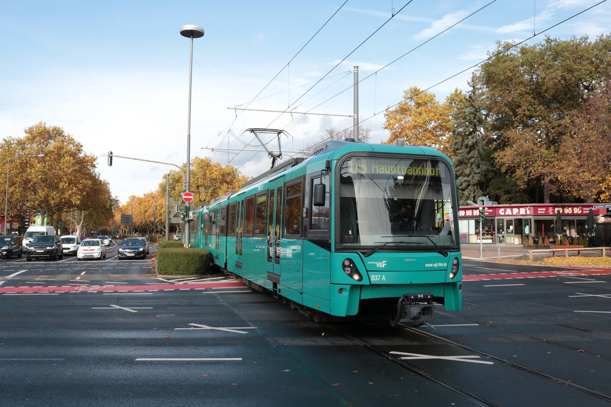 VGF Bombardier U5-50 Wagen 889 am 28.10.20 in Eckenheim