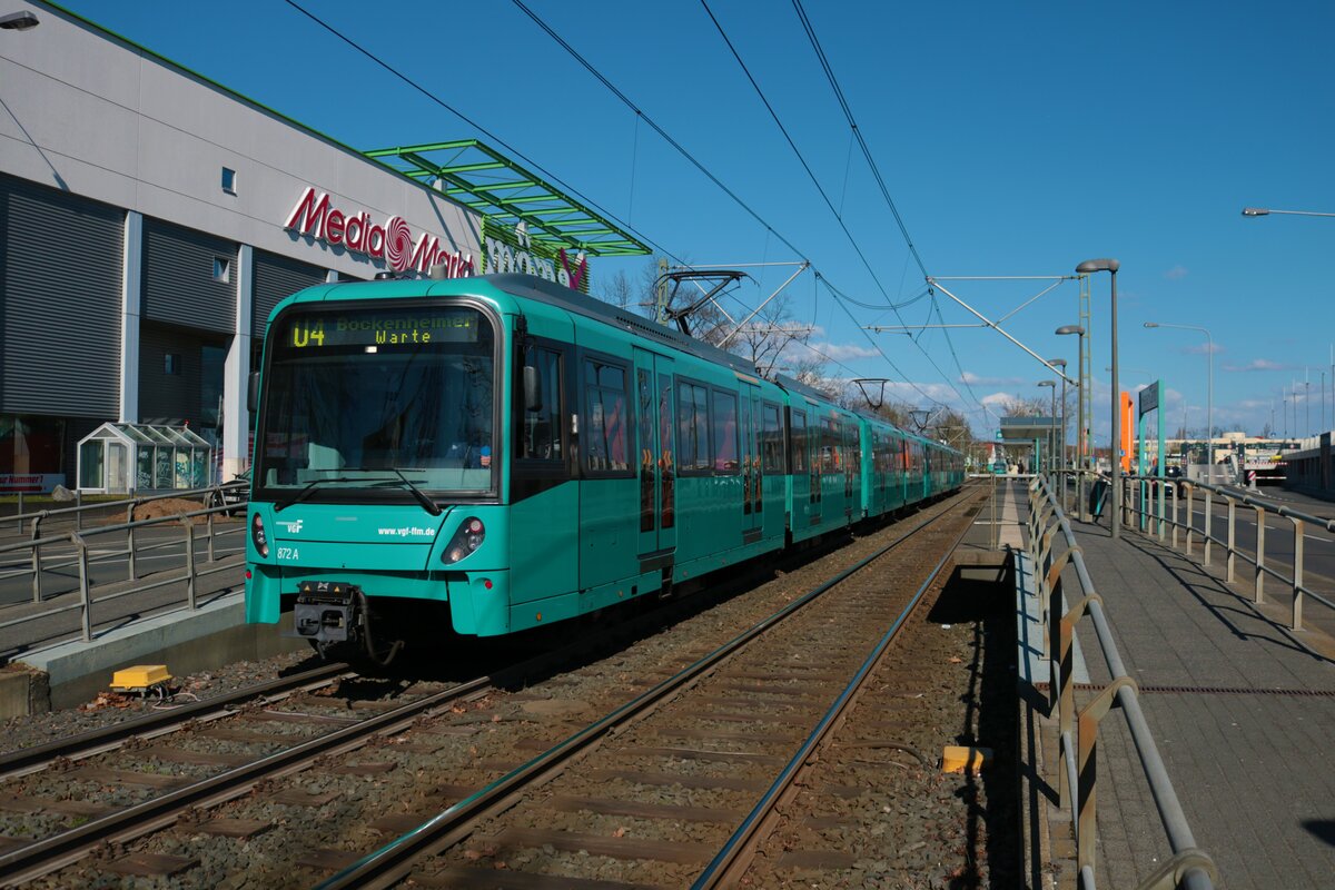 VGF Bombardier/Alstom Flexity Swift U5-50 Wagen 872 am 19.03.22 in Frankfurt Enkheim