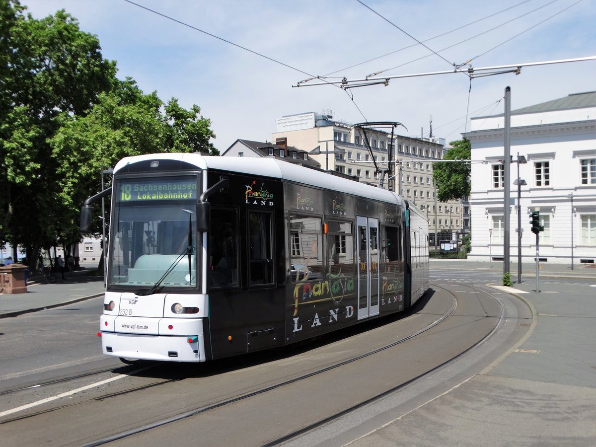 VGF Bombarider S-Wagen 252 am 28.05.17 in Frankfurt am Main