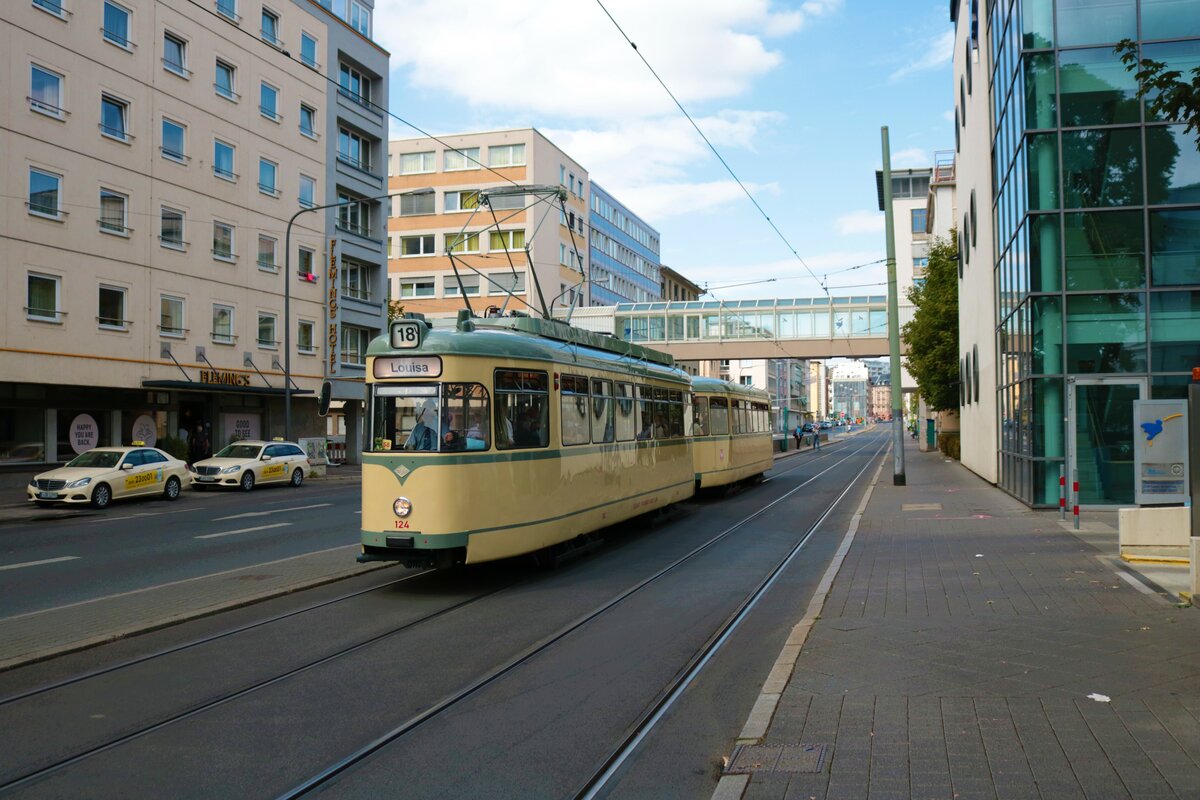 VGF Düwag L-Wagen 124 am 03.09.22 beim Tag der Verkehrsgeschichte in Frankfurt