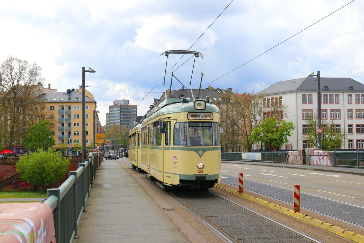 VGF Düwag L-Wagen 124 am 23.04.23 in Frankfurt am Main bei einer Sonderfahrt