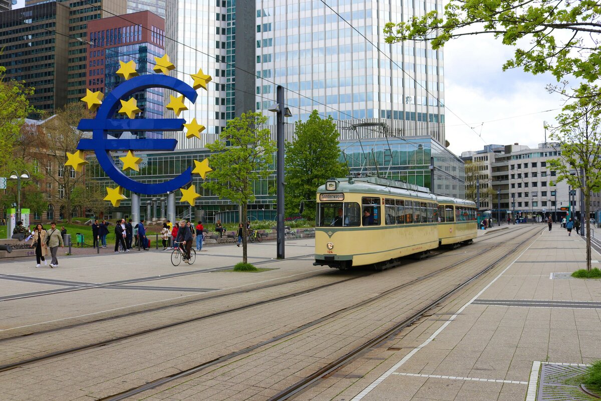 VGF Düwag L-Wagen 124 am 23.04.23 in Frankfurt am Main bei einer Sonderfahrt