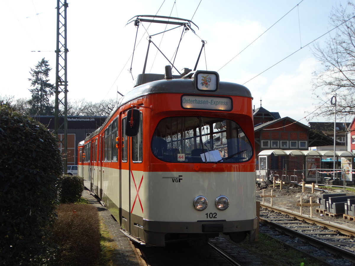VGF Düwag M-Wagen 102 + Beiwagen 1804 am 26.03.16 in Frankfurt am Main Schwanheim