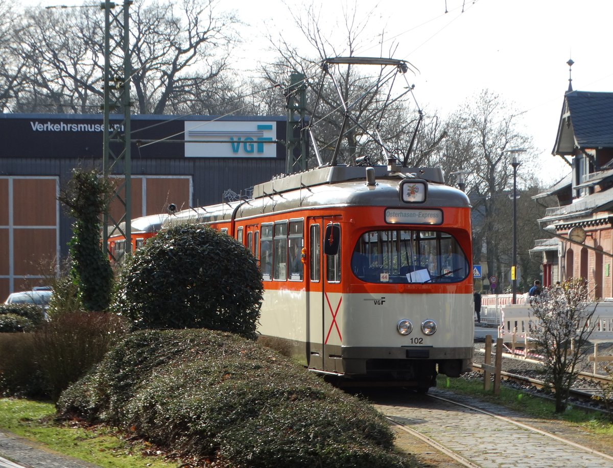 VGF Düwag M-Wagen 102 + Beiwagen 1804 am 26.03.16 in Frankfurt am Main Schwanheim
