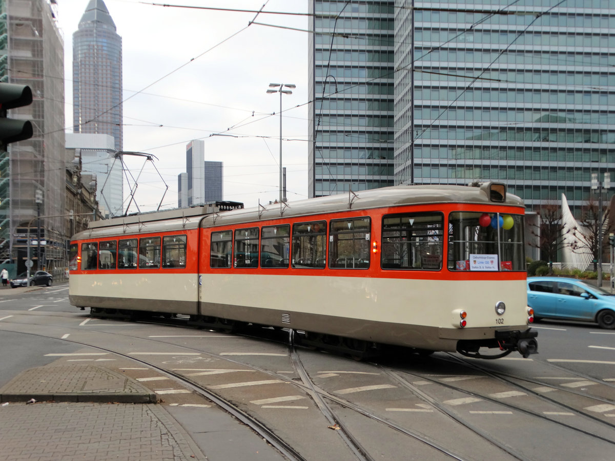 VGF Düwag M-Wagen 102 als Geburtstags Express am 12.11.16 in Frankfurt am Main