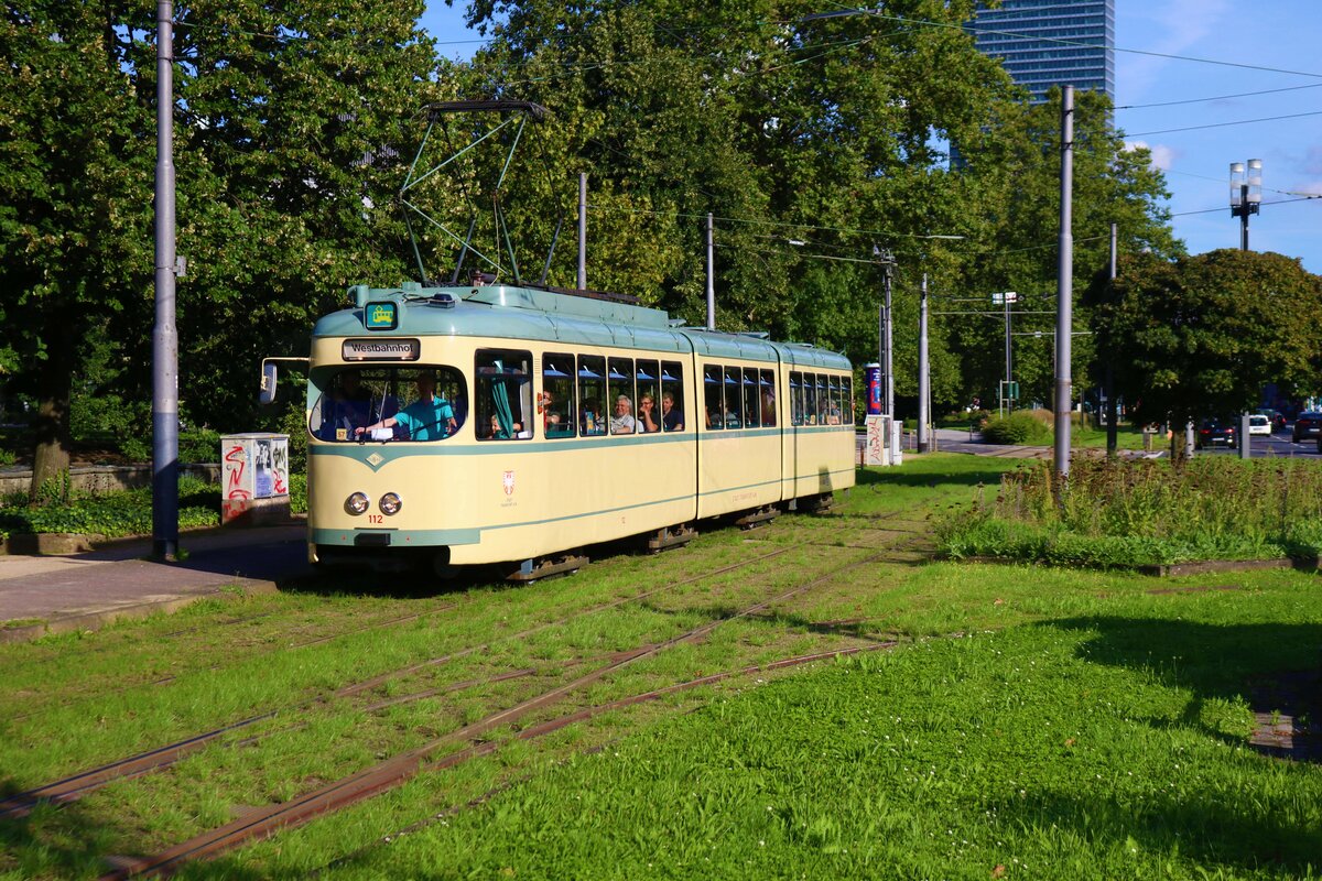 VGF Düwag N Wagen 112 am 02.09.23 an der Messe Frankfurt am Main als Pendelverkehr zum Tag der Verkehrsgeschichte