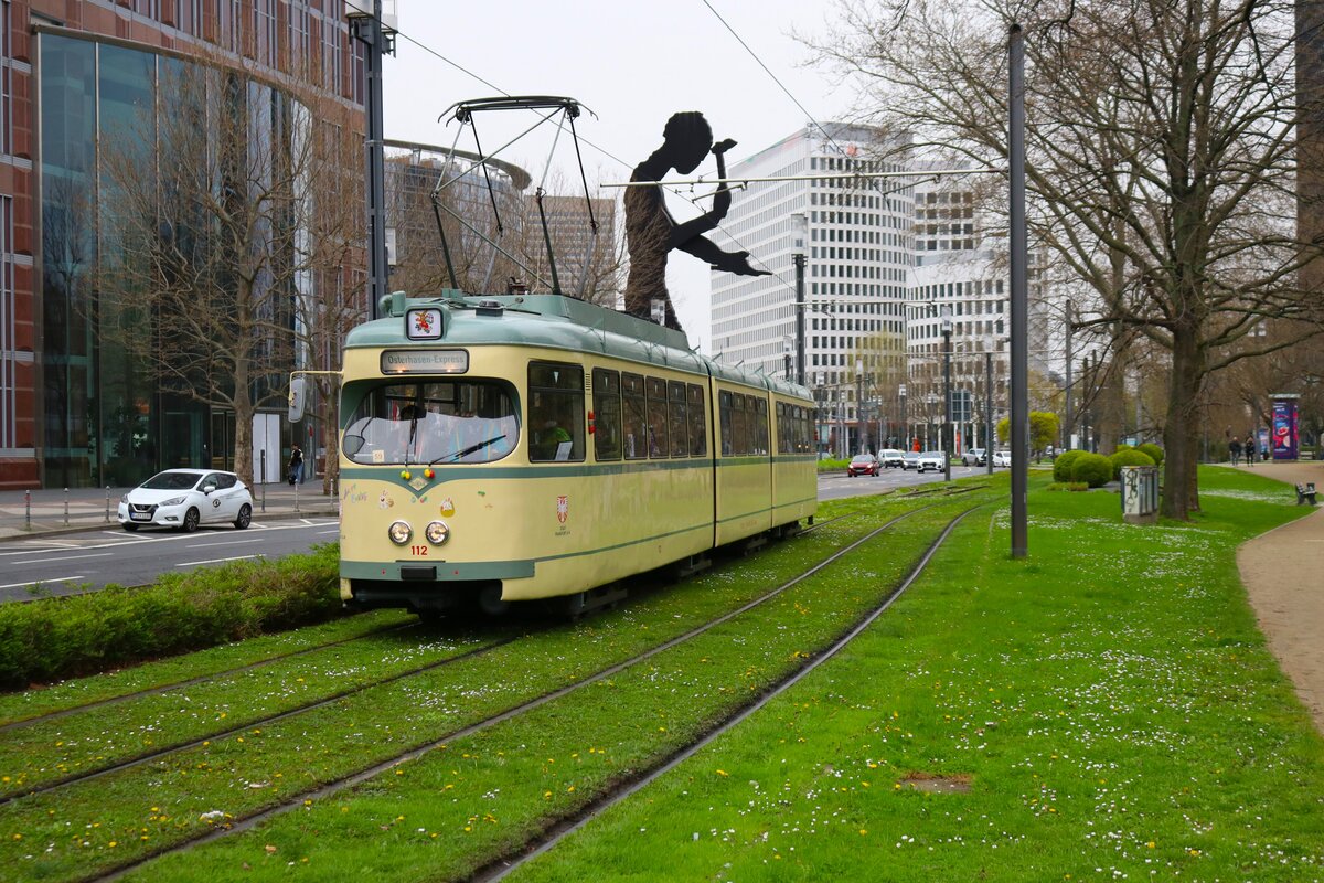 VGF Düwag N Wagen 112 am 30.03.24 in Frankfurt am Main Messe als Osterhasenexpress