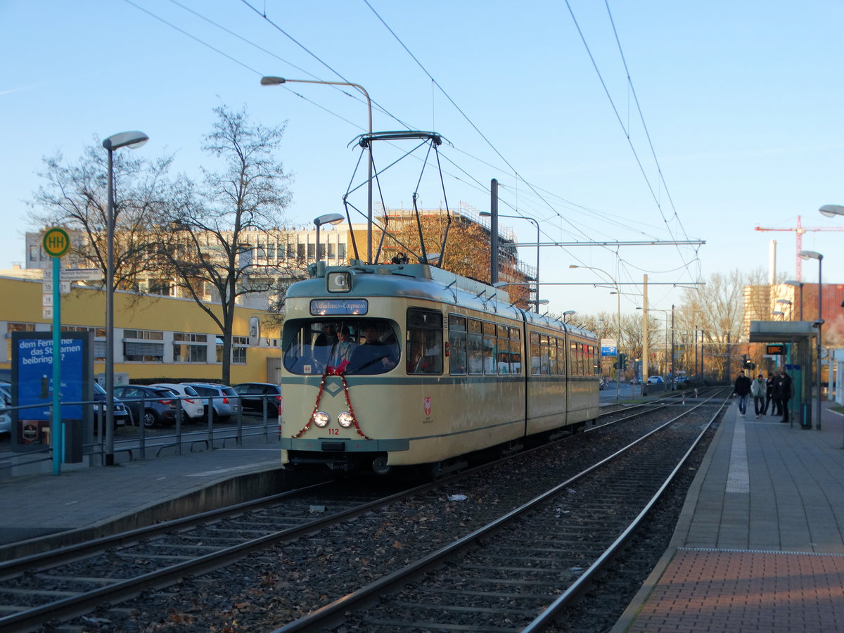 VGF Düwag N-Wagen 112 als Nikolaus Express Linie G am 03.12.16 in Frankfurt am Main Blutspendedienst 