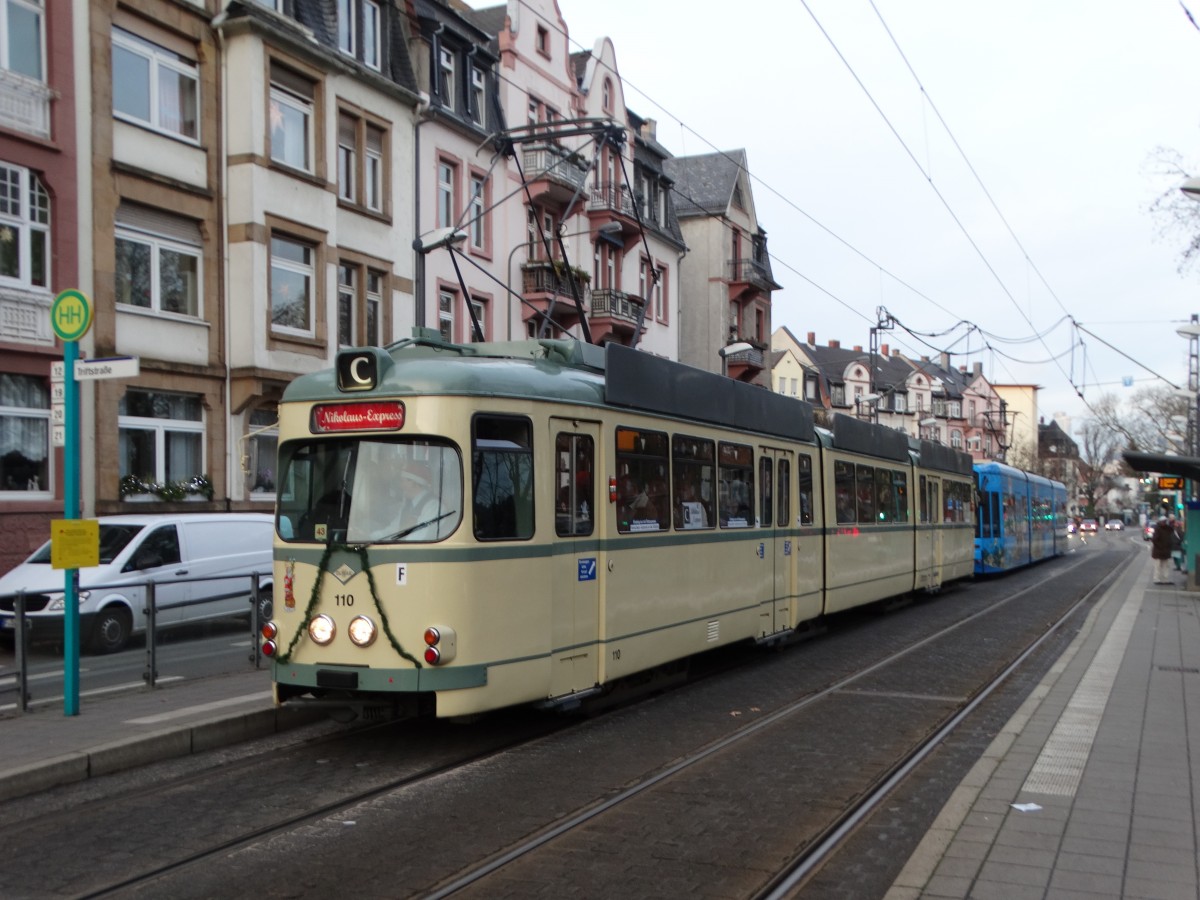 VGF Düwag O-Wagen 110 als Nikolaus Express in Frankfurt am Main am 05.12.15